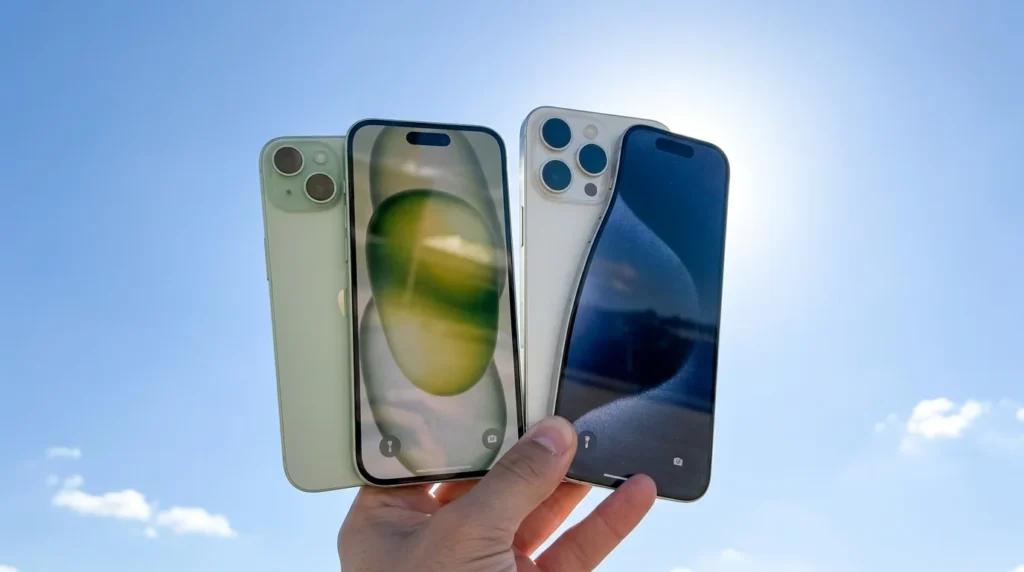 O Iphone 15 Acerta no Tamanho e Erra no Brilho Máximo Perto do Pro