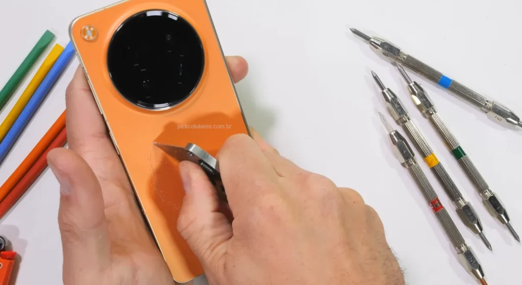 Oppo Find N6 Encara o Teste Mais Brutal da Internet e Revela Seu Segredo